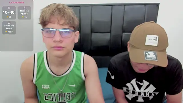 javieryalejandro online show from 10/21/25, 01:01