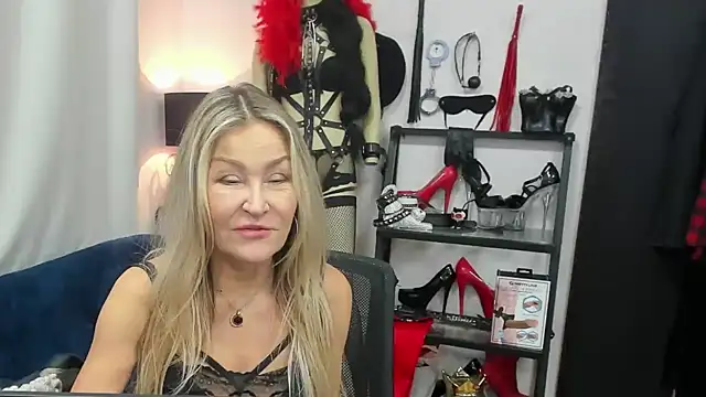 crystaLUX online show from 11/25/25, 06:02