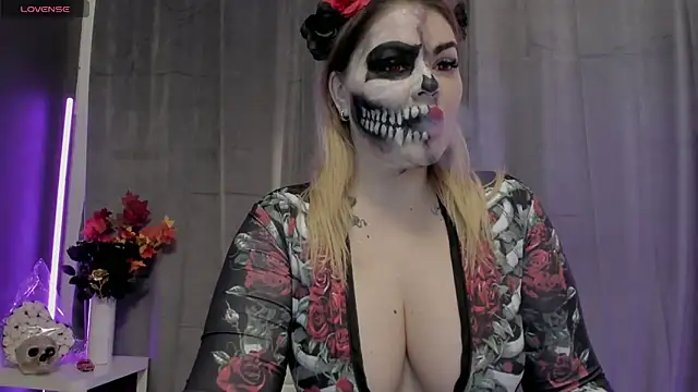 Raven Luna online show from 10/31/25, 06:25