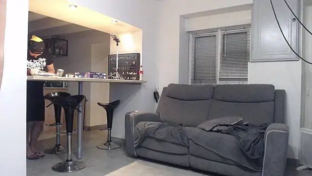 missthon0 online show from 10/21/25, 08:31