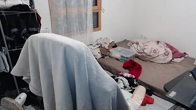 missthon0 online show from 11/10/25, 11:42