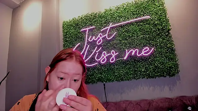 Snapshot of hannamartinn chatting on 10/22/25, 03:34 hannamartinn online show from 10/22/25, 03:34