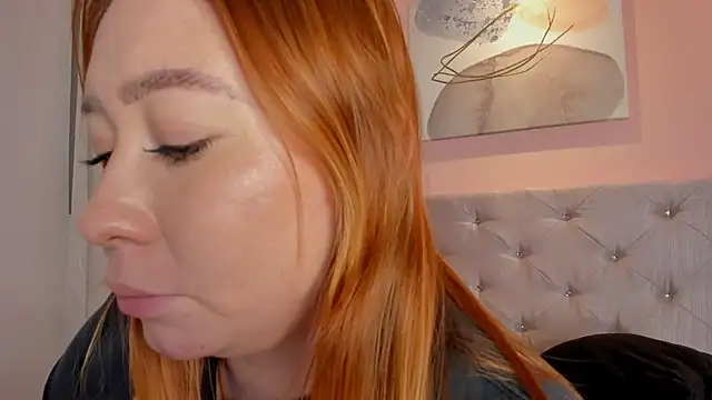 Snapshot of hannamartinn chatting on 11/14/25, 02:21 hannamartinn online show from 11/14/25, 02:21