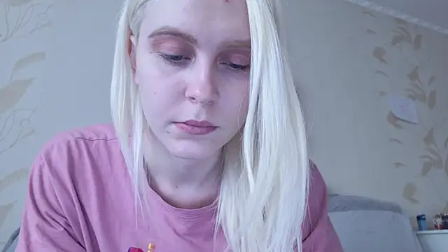 Snapshot of Evelyn_rabbit chatting on 03/11/25, 09:56 Evelyn rabbit online show from 03/11/25, 09:56
