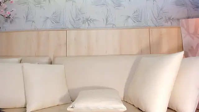 maryevans  online show from 09/26/25, 12:20