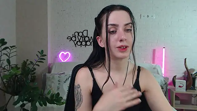 Snapshot of FranceskoJones chatting on 03/04/25, 01:01 FranceskoJones online show from 03/04/25, 01:01