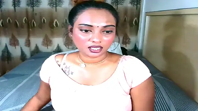 Snapshot of sexyindianchic chatting on 03/06/25, 05:54 sexyindianchic online show from 03/06/25, 05:54