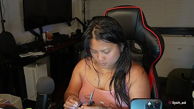 Bubbleliyah online show from 10/31/25, 02:45