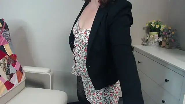 Adelewildx online show from 02/10/25, 08:09