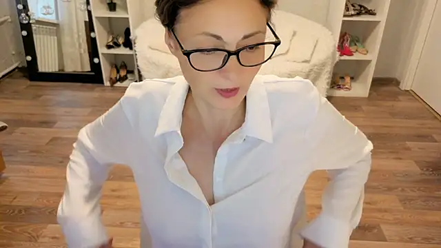 Snapshot of CaringSophie chatting on 10/26/25, 07:47 CaringSophie online show from 10/26/25, 07:47