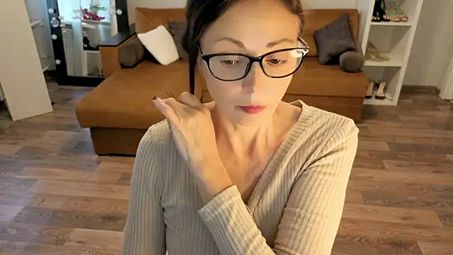 Snapshot of CaringSophie chatting on 10/31/25, 09:10 CaringSophie online show from 10/31/25, 09:10