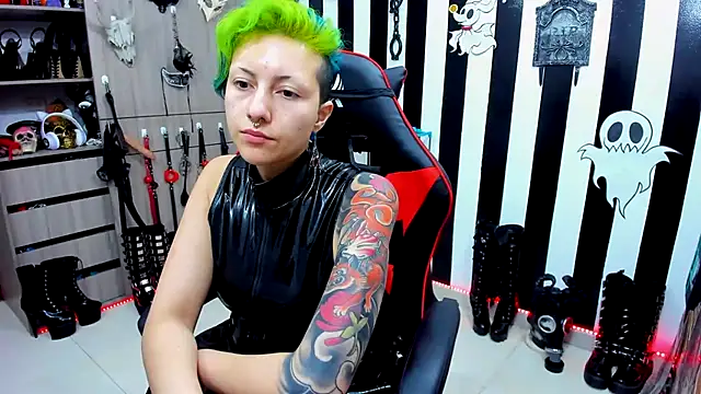Snapshot of Mistress_Yelena chatting on 12/09/24, 08:12 Mistress Yelena online show from 12/09/24, 08:12