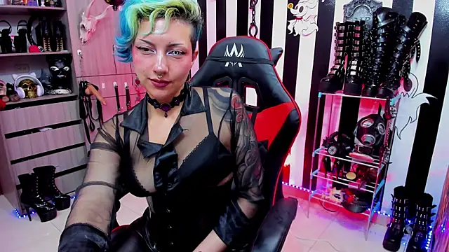 Snapshot of Mistress_Yelena chatting on 02/19/25, 09:25 Mistress Yelena online show from 02/19/25, 09:25