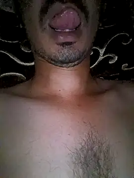 Snapshot of dreamtoungelick69 chatting on 10/16/25, 12:11 dreamtoungelick69 online show from 10/16/25, 12:11