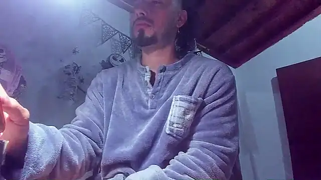 Snapshot of Baky_sexy chatting on 10/28/25, 10:52 Baky sexy online show from 10/28/25, 10:52