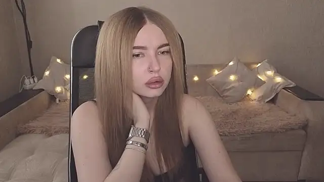 ViolettaLopez online show from 10/26/25, 09:48