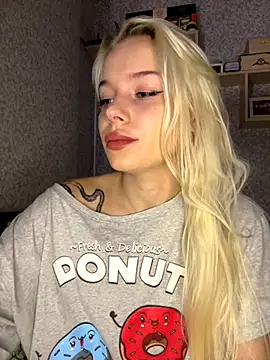 Snapshot of SIMBA_BOS chatting on 11/19/25, 02:11 SIMBA BOS online show from 11/19/25, 02:11