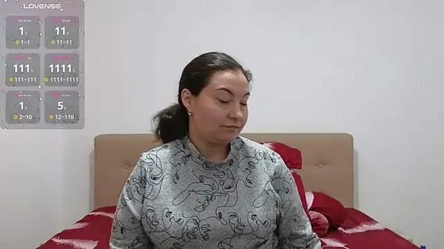 Snapshot of BBW_MILF_4U chatting on 10/13/25, 07:08 BBW MILF 4U online show from 10/13/25, 07:08