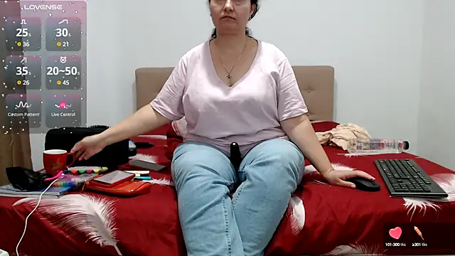 Snapshot of BBW_MILF_4U chatting on 10/15/25, 06:35 BBW MILF 4U online show from 10/15/25, 06:35