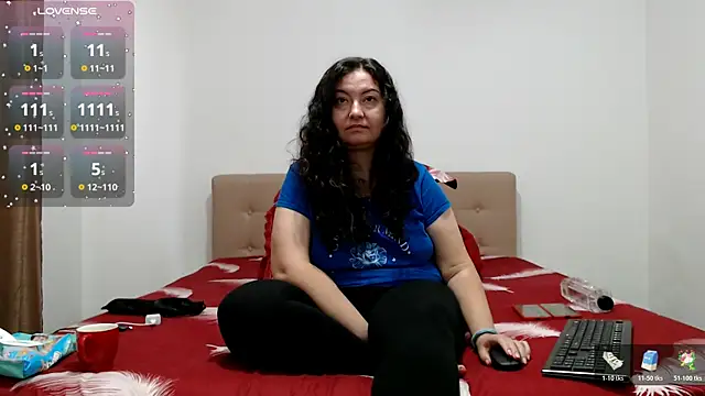 Snapshot of BBW_MILF_4U chatting on 10/18/25, 08:26 BBW MILF 4U online show from 10/18/25, 08:26