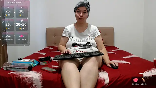 Snapshot of BBW_MILF_4U chatting on 10/21/25, 07:20 BBW MILF 4U online show from 10/21/25, 07:20