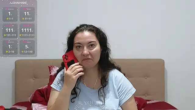 Snapshot of BBW_MILF_4U chatting on 10/24/25, 07:49 BBW MILF 4U online show from 10/24/25, 07:49