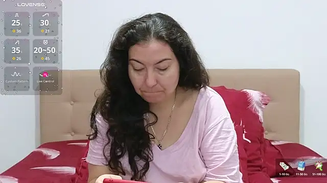 Snapshot of BBW_MILF_4U chatting on 10/27/25, 07:45 BBW MILF 4U online show from 10/27/25, 07:45