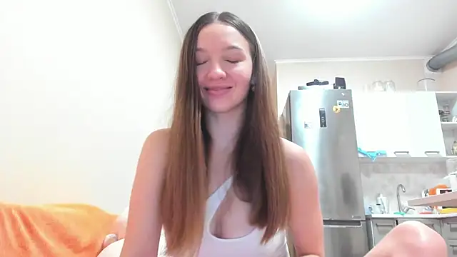 Snapshot of Naughty_Molly chatting on 11/07/25, 04:18 Naughty Molly online show from 11/07/25, 04:18