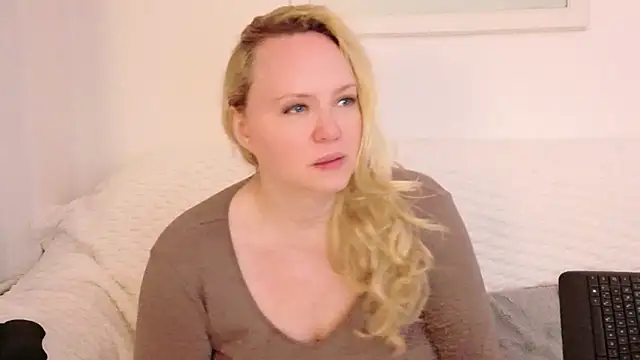 Sarah4you online show from 11/21/25, 08:51