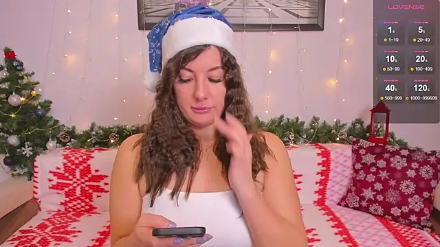 Snapshot of CrazyBeach chatting on 12/31/24, 02:14 CrazyBeach online show from 12/31/24, 02:14