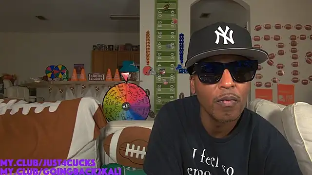 Snapshot of boomboomr00m chatting on 10/10/25, 12:20 boomboomr00m online show from 10/10/25, 12:20