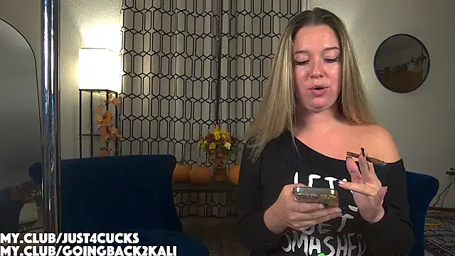 Snapshot of boomboomr00m chatting on 10/26/25, 02:06 boomboomr00m online show from 10/26/25, 02:06