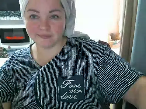 Snapshot of cute__cherry chatting on 12/12/24, 11:07 cute  cherry online show from 12/12/24, 11:07