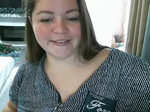 Snapshot of cute__cherry chatting on 12/13/24, 01:01 cute  cherry online show from 12/13/24, 01:01