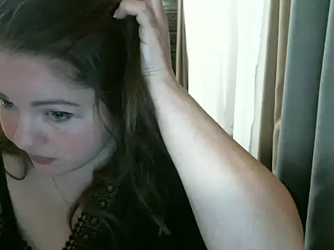 Snapshot of cute__cherry chatting on 02/14/25, 04:41 cute  cherry online show from 02/14/25, 04:41