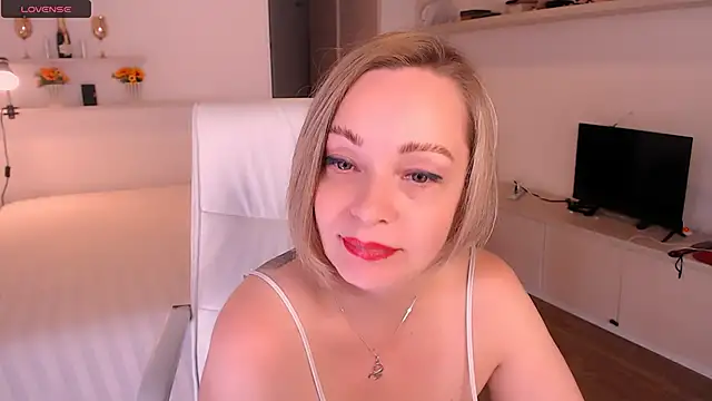 Snapshot of Tilly_Eliot chatting on 11/14/25, 07:45 Tilly Eliot online show from 11/14/25, 07:45