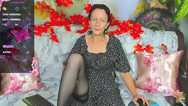 Snapshot of SelinaMoore chatting on 09/19/25, 04:40 SelinaMoore online show from 09/19/25, 04:40