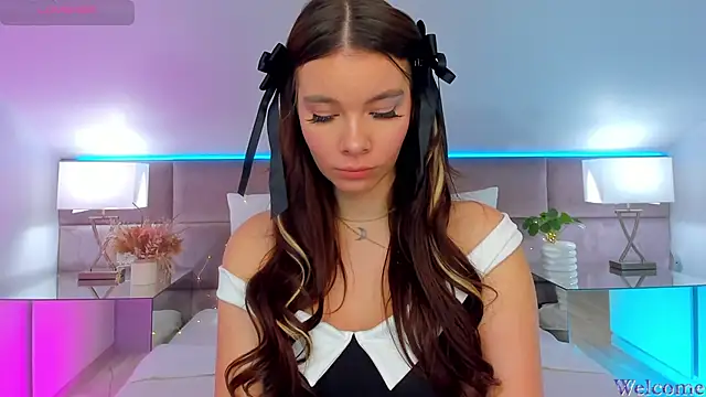 Snapshot of MiaMuse chatting on 10/18/25, 07:25 MiaMuse online show from 10/18/25, 07:25