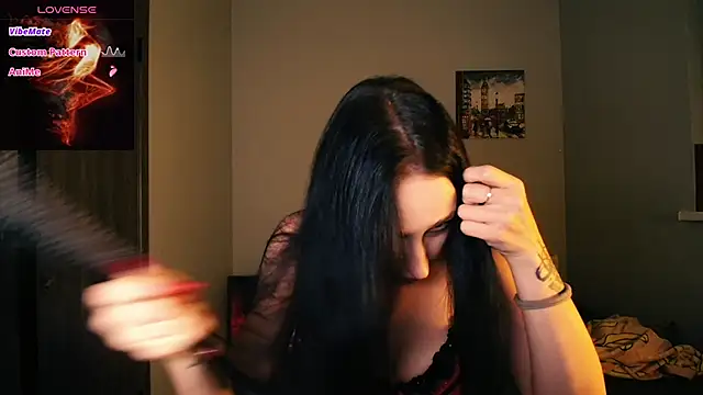 Snapshot of AliceTurnOn chatting on 11/02/25, 10:45 AliceTurnOn online show from 11/02/25, 10:45