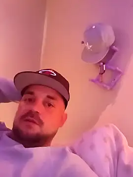 Snapshot of Jewfish420 chatting on 12/27/24, 04:21 Jewfish420 online show from 12/27/24, 04:21