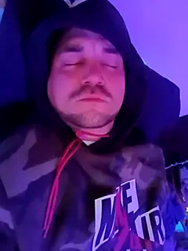 Snapshot of Jewfish420 chatting on 03/17/25, 04:40 Jewfish420 online show from 03/17/25, 04:40