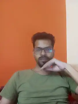 arhan3043 online show from 10/15/25, 09:42