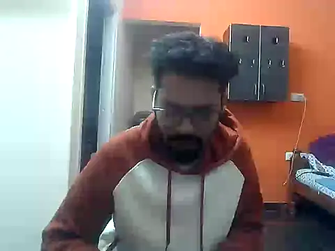 arhan3043 online show from 10/28/25, 06:43