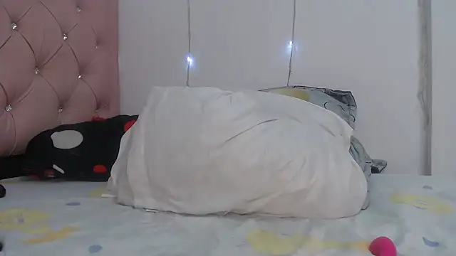 Snapshot of karlota_28 chatting on 02/15/25, 05:19 karlota 28 online show from 02/15/25, 05:19