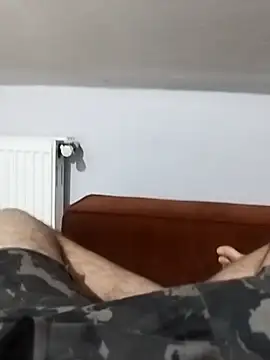 Snapshot of Aykut1990 chatting on 10/15/25, 04:40 Aykut1990 online show from 10/15/25, 04:40