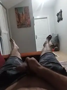 Snapshot of Aykut1990 chatting on 11/12/25, 04:07 Aykut1990 online show from 11/12/25, 04:07