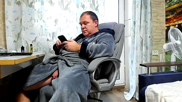 Snapshot of xxrokixxx chatting on 01/11/25, 11:23 xxrokixxx online show from 01/11/25, 11:23