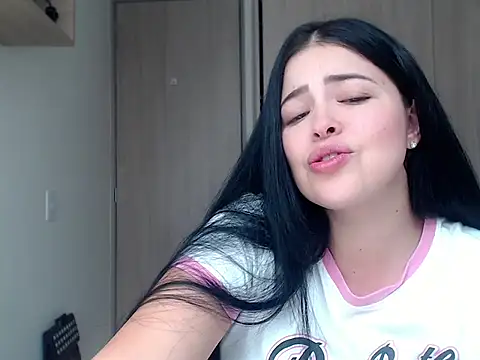 Aleska  Bell online show from 09/08/25, 03:00