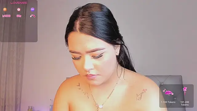 Snapshot of sophy_champagne chatting on 02/18/25, 02:16 sophy champagne online show from 02/18/25, 02:16
