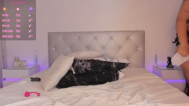 Snapshot of sophy_champagne chatting on 02/19/25, 02:01 sophy champagne online show from 02/19/25, 02:01